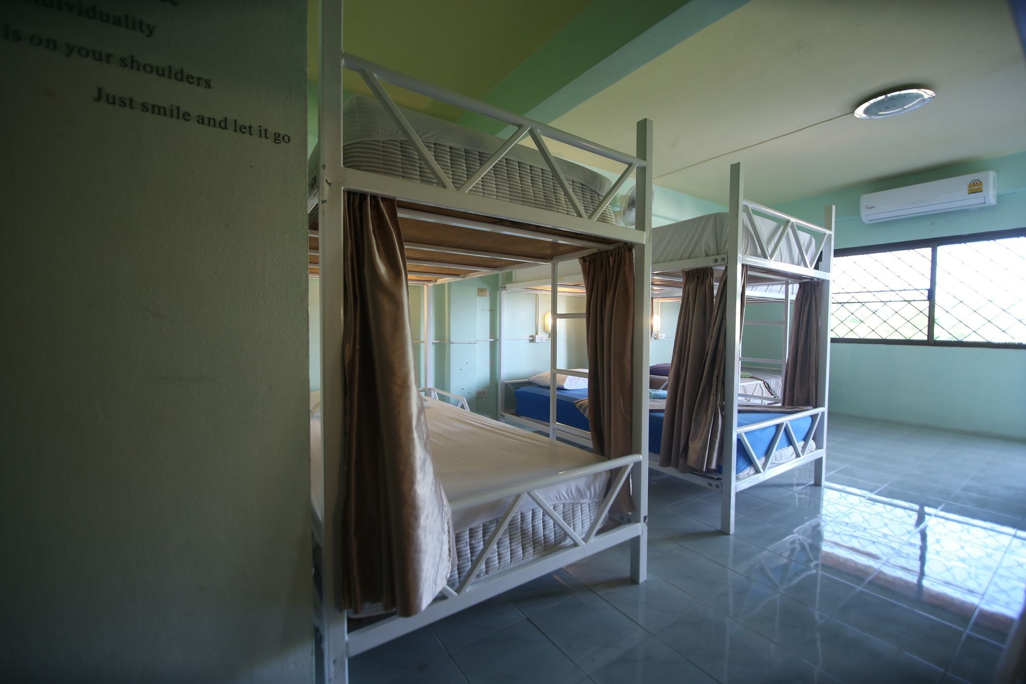 Cube Hostel Krabi town Εξωτερικό φωτογραφία